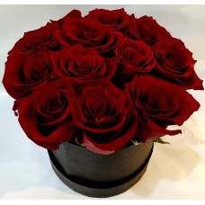 Round box of 12 IMPORTED Roses